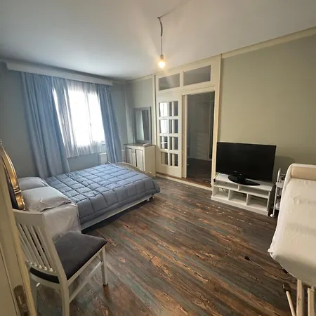 Moon Flat טיראנה