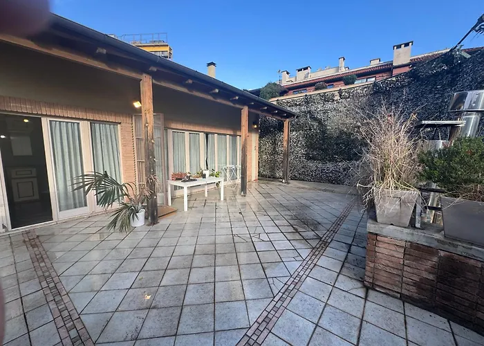 Moon Flat * טיראנה